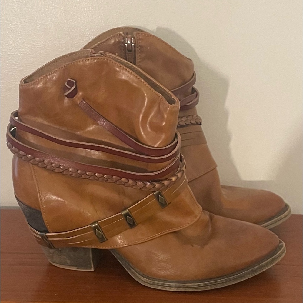 Tan and Brown Leather Ankle Boots with Polished Finish